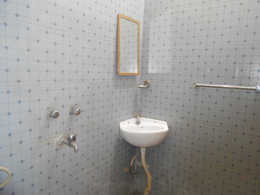 Maruti Guest House Варанаси Екстериор снимка